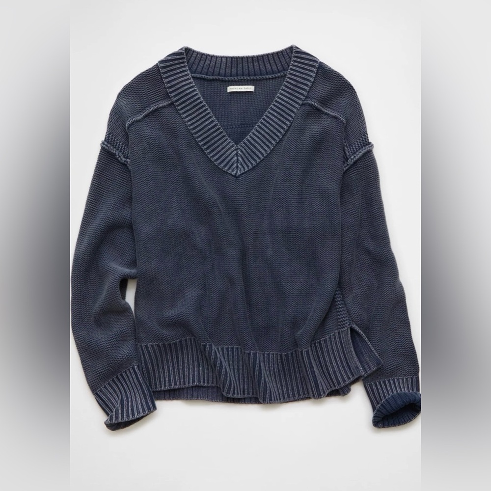 NWT, AE Long Weekend V-Neck Sweater, Navy Blue Women's Sweater, Size Large - Picture 3 of 6